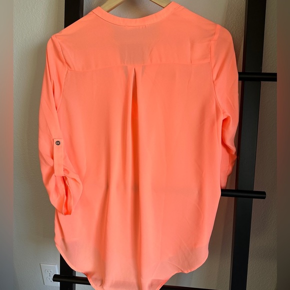 Peachy hi-lo shirt. Beautiful blouse. - Picture 2 of 3
